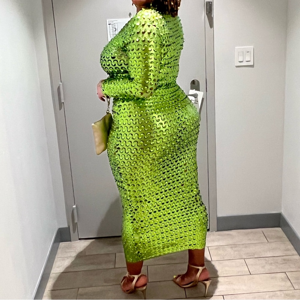 Vibrant Green Patterned Dress - Picture 2 of 5